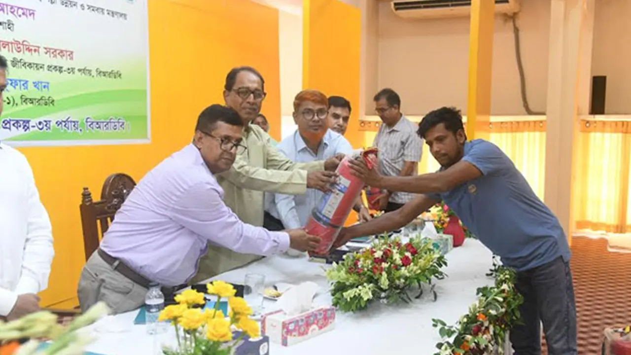 সমবায়ভিত্তিক কৃষি ব্যবস্থা জোরদারে এগিয়ে আসতে হবে : প্রতিমন্ত্রী